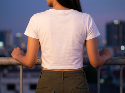 Back view, upper-body tight crop from mi